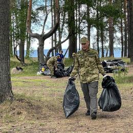 15 июля в заказнике «Лебяжий» состоялась экологическая акция по очистке прибрежной полосы Финского залива